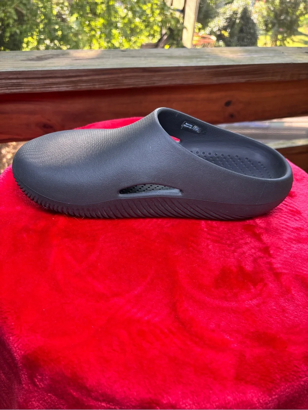 Crocs Mellow Slip On Recovery Clogs Slides Men’s 8 Women’s 10 Black Vent Window